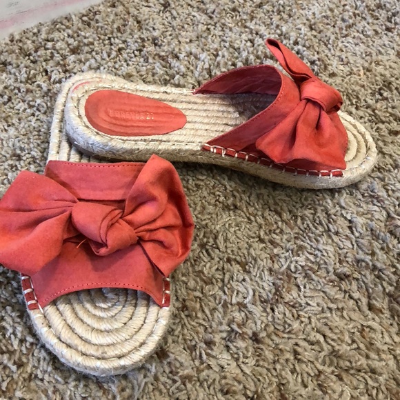 red bow slides